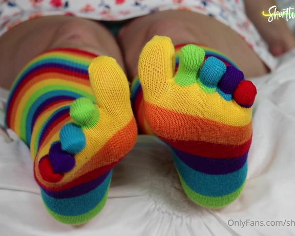 ShortLivedTyranny aka Shortlivedtyranny OnlyFans - Toesocks make my toes look so cute! Watch me wiggle them for you )