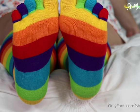 ShortLivedTyranny aka Shortlivedtyranny OnlyFans - Toesocks make my toes look so cute! Watch me wiggle them for you )