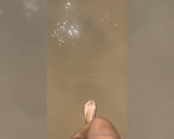 GingerAlesFeet aka Misstressroux OnlyFans - This was the start of my week a loooong peaceful walk along the beach! How was yours! Let me guess