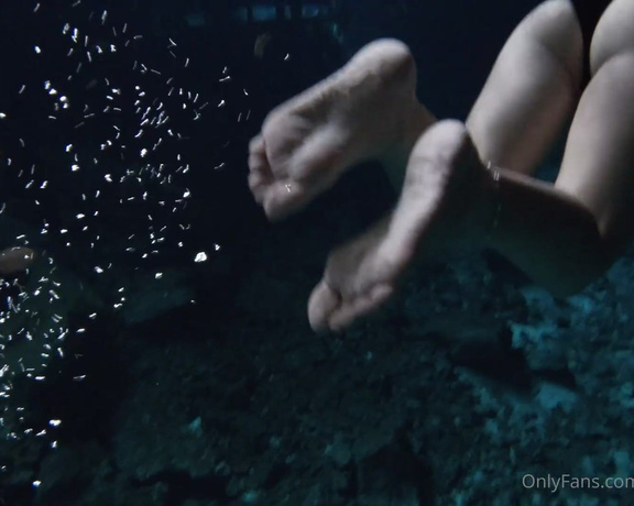 GingerAlesFeet aka Misstressroux OnlyFans - Throwback Thursday of me swimming in a Cenote in Mexico