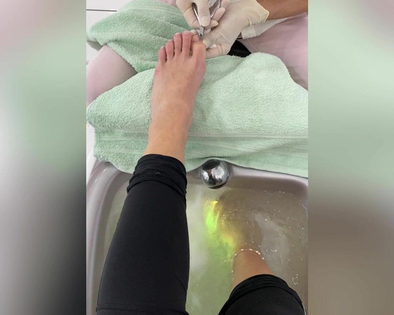 GingerAlesFeet aka Misstressroux OnlyFans - I’ve filmed my pedicure treatment and this is what it looks like