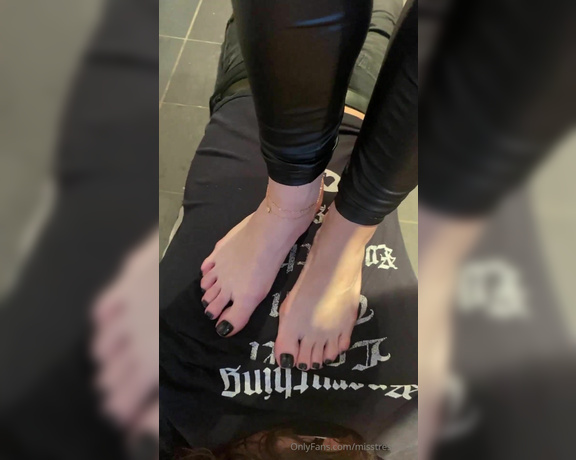 GingerAlesFeet aka Misstressroux OnlyFans - Trample Tuesday xxx