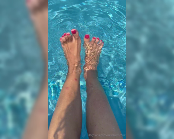 GingerAlesFeet aka Misstressroux OnlyFans - I freaking love my life