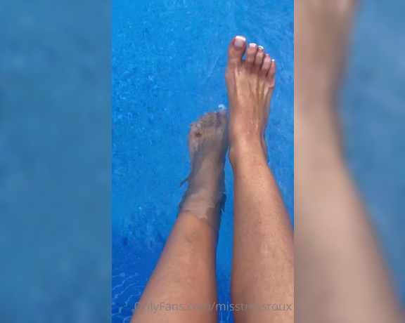 GingerAlesFeet aka Misstressroux OnlyFans - Toesday fun at the pool