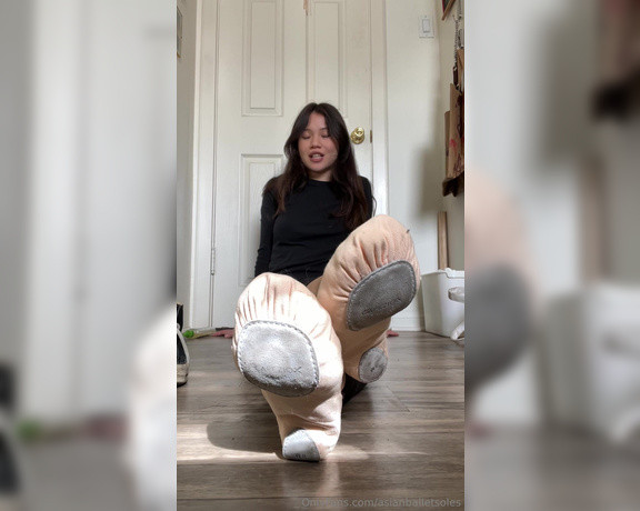 Mila Ballet Soles aka Asianballetsoles OnlyFans - Have you ever wondered how i break in a new pair of ballet shoes before practice let me show you (