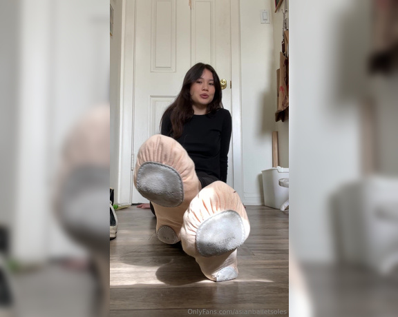 Mila Ballet Soles aka Asianballetsoles OnlyFans - Have you ever wondered how i break in a new pair of ballet shoes before practice let me show you (