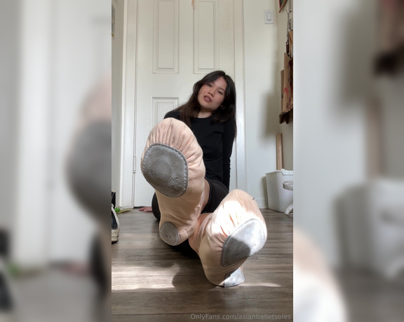Mila Ballet Soles aka Asianballetsoles OnlyFans - Have you ever wondered how i break in a new pair of ballet shoes before practice let me show you (