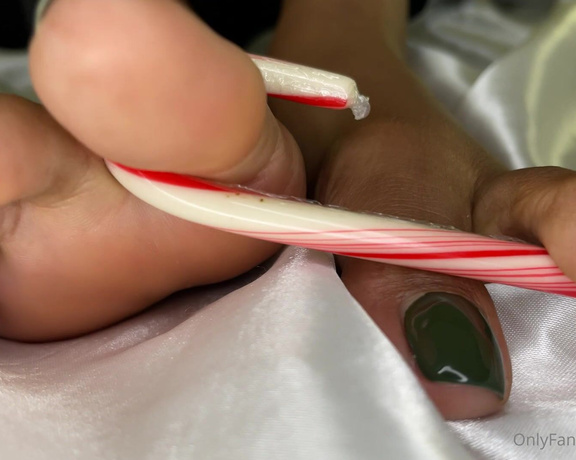 Pink Foxx aka Foxxpink OnlyFans - Crushing a candy cane with my toes on this Christmas Eve 1