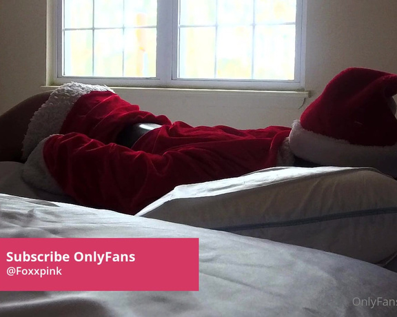 Pink Foxx aka Foxxpink OnlyFans - Mrs Claus didn’t even want to rollover to masturbate but she still got her nut Damn she has been