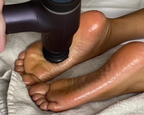 Pink Foxx aka Foxxpink OnlyFans - How I get my feet massage 1