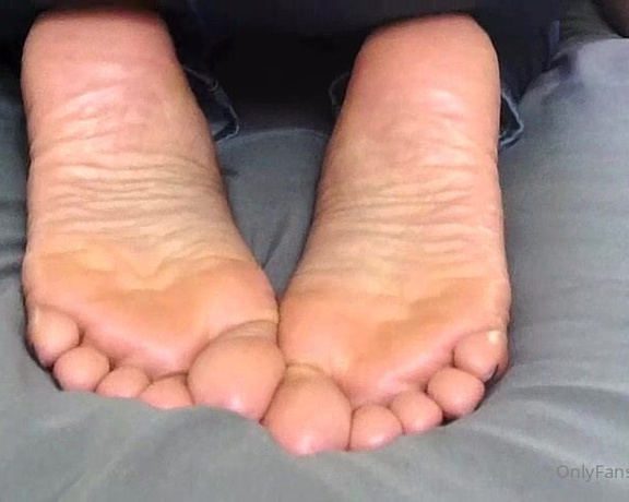 Pink Foxx aka Foxxpink OnlyFans - Feet Cam enjoying jerking your cock while you look at the soles of my black feet & hear in the backg