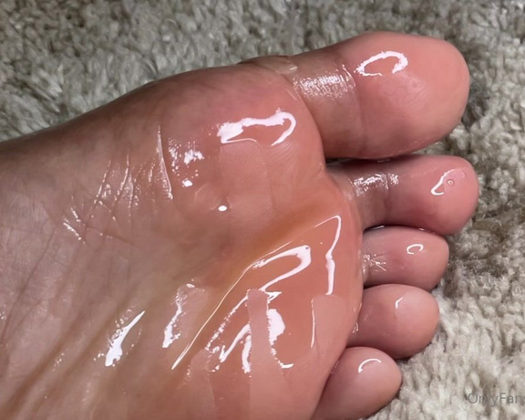 Pink Foxx aka Foxxpink OnlyFans - Part 1 of my oil feet for my feet lovers! More Feet Friday for you 1