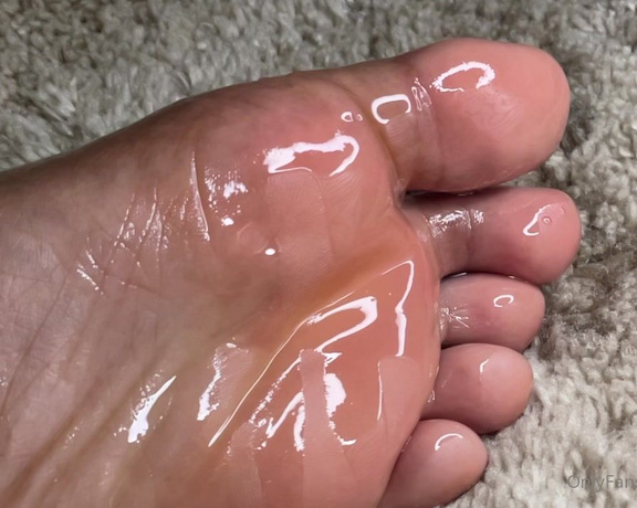 Pink Foxx aka Foxxpink OnlyFans - Part 1 of my oil feet for my feet lovers! More Feet Friday for you 1