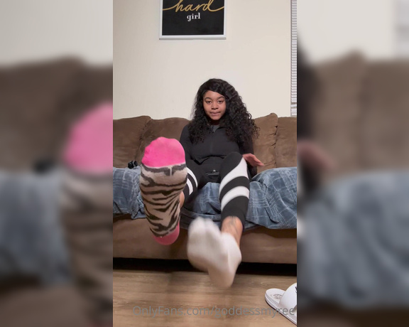 Xosolesbyme aka Goddessmyree OnlyFans - A lil sandal and sock reveal