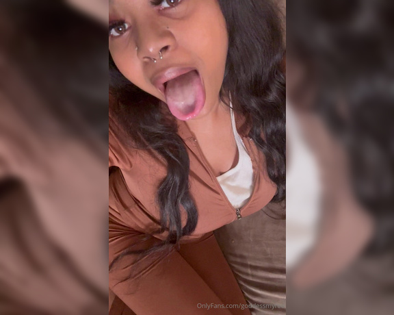 Xosolesbyme aka Goddessmyree OnlyFans - I bet you didn’t know my tongue could do all that