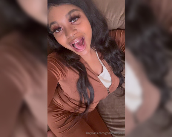 Xosolesbyme aka Goddessmyree OnlyFans - I bet you didn’t know my tongue could do all that