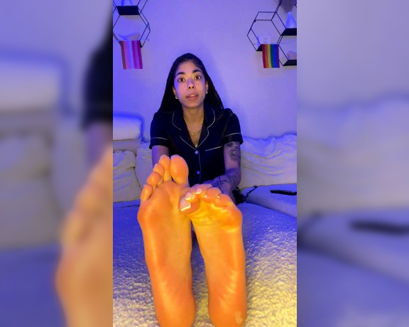 Bookiiie aka Lookmeupbookiiie OnlyFans - Stream started at 09092023 0239 am Come chill with me oily feet