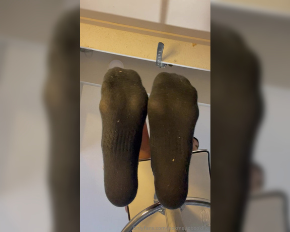 Bookiiie aka Lookmeupbookiiie OnlyFans - Footstool POV shoe & socks removal