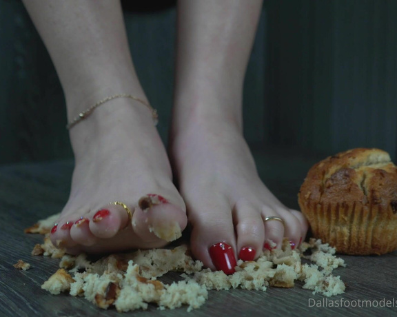 DallasFootModels aka Dallasfootmodelsent OnlyFans - @yourfeetsweetie smashes a poor muffin