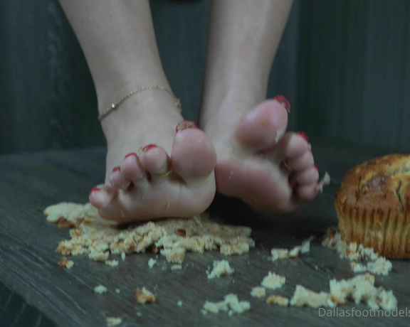 DallasFootModels aka Dallasfootmodelsent OnlyFans - @yourfeetsweetie smashes a poor muffin
