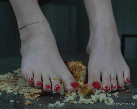 DallasFootModels aka Dallasfootmodelsent OnlyFans - @yourfeetsweetie smashes a poor muffin