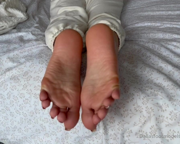 DallasFootModels aka Dallasfootmodelsent OnlyFans - Smelling @yourfeetsweetie stinky feet