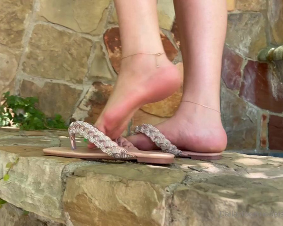 DallasFootModels aka Dallasfootmodelsent OnlyFans - Green toes n sandal Full Video walking tease with a lil booty shaking with @yourfeetsweetie