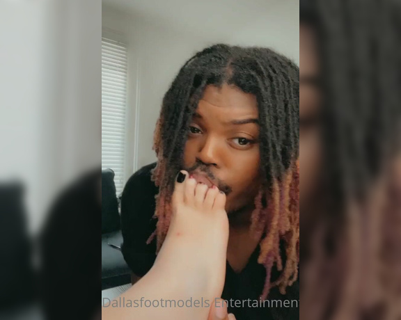 DallasFootModels aka Dallasfootmodelsent OnlyFans - @dfmexoticstudios sucking toes 1