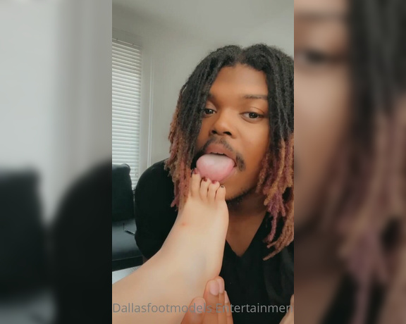 DallasFootModels aka Dallasfootmodelsent OnlyFans - @dfmexoticstudios sucking toes 1