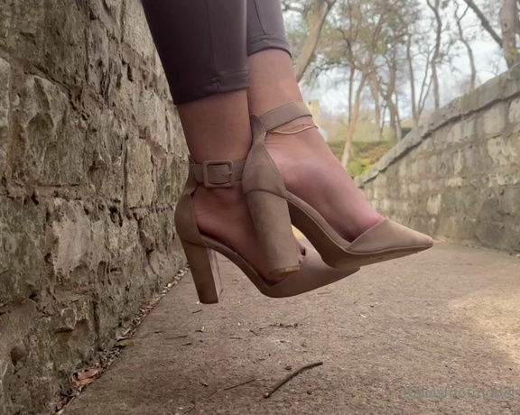 DallasFootModels aka Dallasfootmodelsent OnlyFans - @eyecandytoes dangle