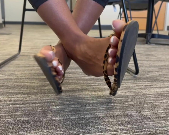 DallasFootModels aka Dallasfootmodelsent OnlyFans - @toes100k flip flops