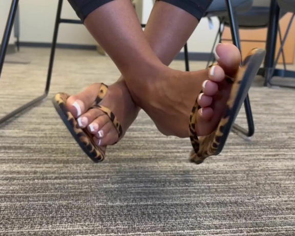 DallasFootModels aka Dallasfootmodelsent OnlyFans - @toes100k flip flops