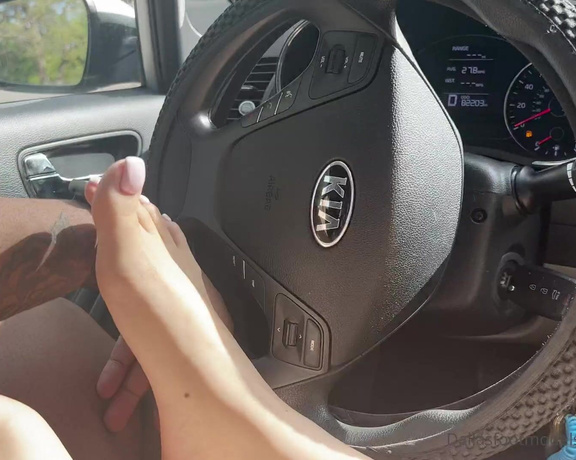 DallasFootModels aka Dallasfootmodelsent OnlyFans - @kvlidomina feet in my lap while I drive