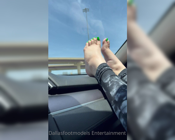 DallasFootModels aka Dallasfootmodelsent OnlyFans - Recording @yourfeetsweetie feet on the Dash while driving