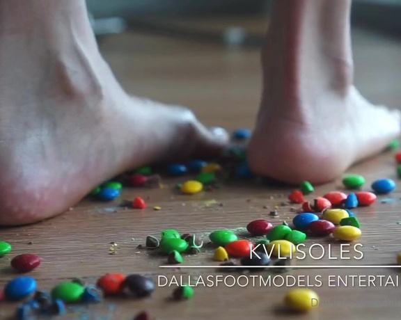 DallasFootModels aka Dallasfootmodelsent OnlyFans - Kali crushes your favorite candy