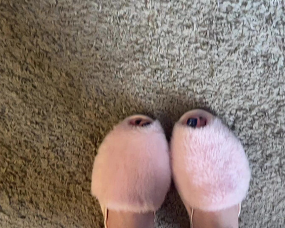 Kody Evans aka Kodyevans OnlyFans - Who loves house slippers Especially when the big toe just poked through #slippers #houseslippers