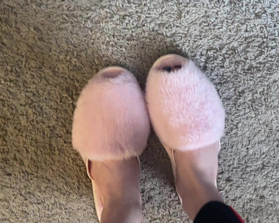 Kody Evans aka Kodyevans OnlyFans - Who loves house slippers Especially when the big toe just poked through #slippers #houseslippers