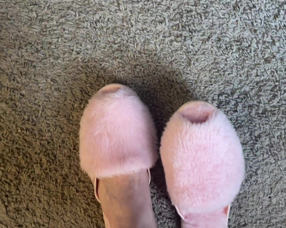 Kody Evans aka Kodyevans OnlyFans - Who loves house slippers Especially when the big toe just poked through #slippers #houseslippers