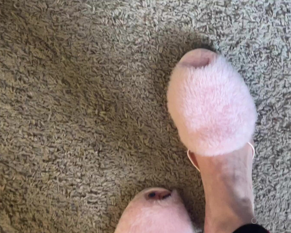 Kody Evans aka Kodyevans OnlyFans - Who loves house slippers Especially when the big toe just poked through #slippers #houseslippers