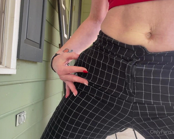 Kody Evans aka Kodyevans OnlyFans - Do I have some belly button lovers out there Well I certainly enjoy playing with mine for you