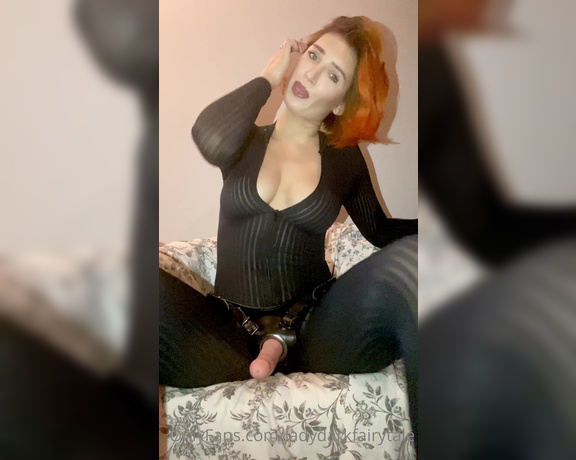 Dark Fairy aka Dark_fairy OnlyFans - Dzi psie nauczysz si w kocu wali konia! Twoja Pani podpowie ci jak si obchodzi z tym enuja