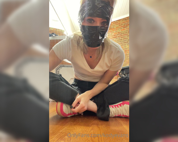 Kody Evans aka Kodyevans OnlyFans - A gag try on… wrap around gag and then I decided to cover my whole face but my eyes but then decided