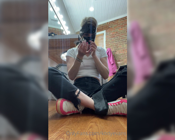 Kody Evans aka Kodyevans OnlyFans - A gag try on… wrap around gag and then I decided to cover my whole face but my eyes but then decided