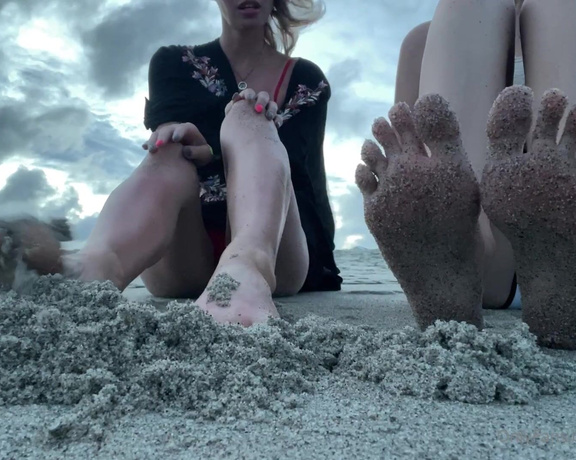 Kody Evans aka Kodyevans OnlyFans - Some feet fun with onlyfanscomlondonevans and let me say sand isn’t very good , why did I lick her