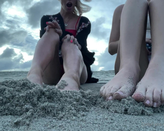 Kody Evans aka Kodyevans OnlyFans - Some feet fun with onlyfanscomlondonevans and let me say sand isn’t very good , why did I lick her