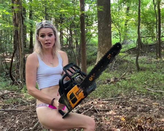 Kody Evans aka Kodyevans OnlyFans - A chainsaw blooper…nothing like handling a chainsaw and telling you what I’m going to do to you