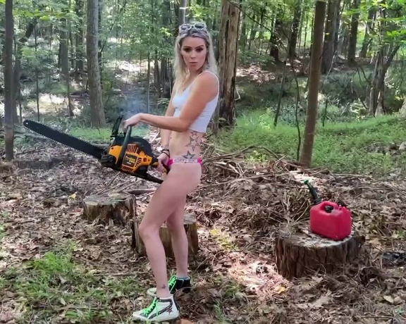 Kody Evans aka Kodyevans OnlyFans - Since it’s Halloween , the appropriate video to post would be me using a chainsaw correct