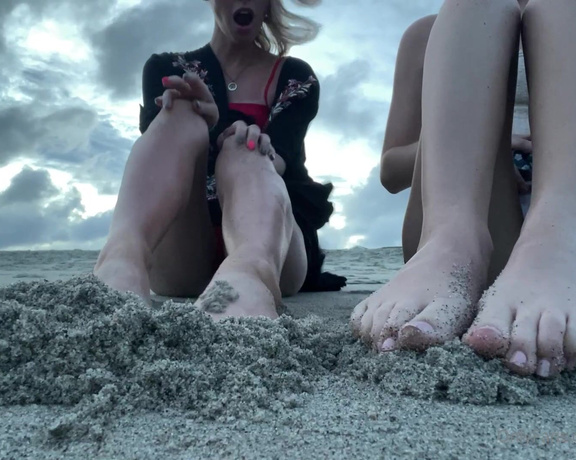 Kody Evans aka Kodyevans OnlyFans - Some foot fun in the sand with onlyfanscomlondonevans