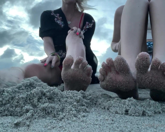 Kody Evans aka Kodyevans OnlyFans - Some foot fun in the sand with onlyfanscomlondonevans