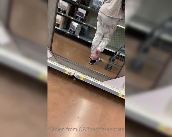 Lexi - Toe Rings and Tattoos aka Toeringsandtats OnlyFans - (128899422) Would you follow me around the store if you saw me with me toes out What would you do if you spotted